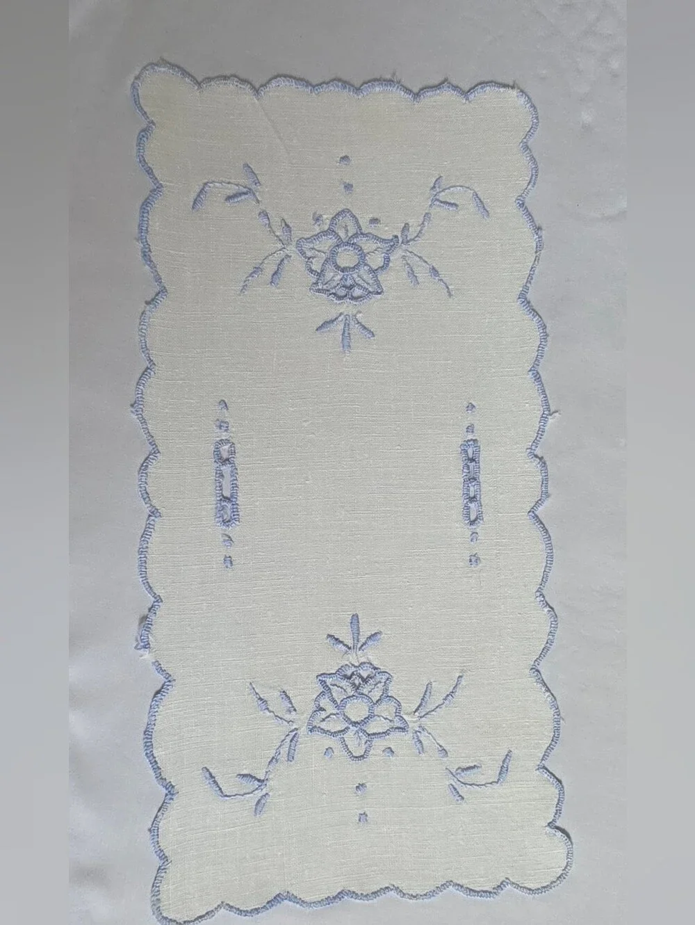 SIX PIECE VINTAGE PREMIUM COTTON SET WITH BLUE EMBROIDERY AND CUT WORK